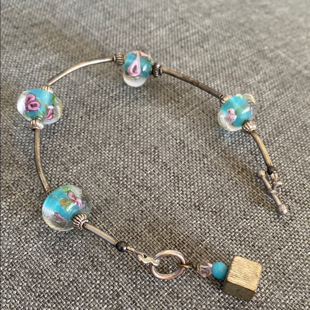 Elegant Floral Beaded Bracelet